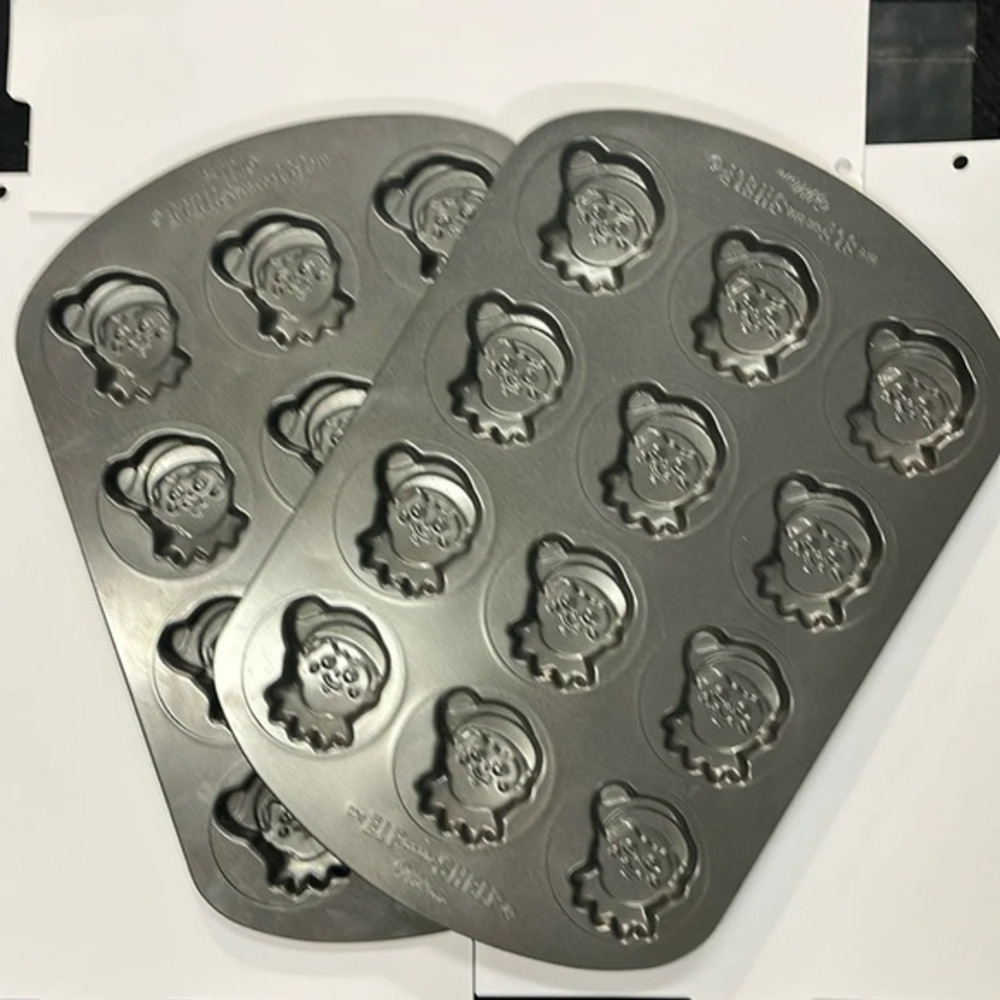 Wilton Elf On The Shelf A Christmas Tradition 12 Cookie Pan Baking Sheet x2